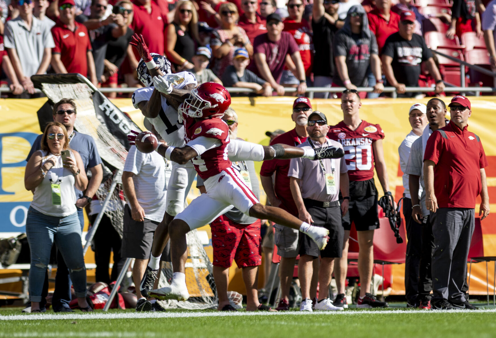 Outback Bowl 2022, broken up pass to Lambert-Smith (13)